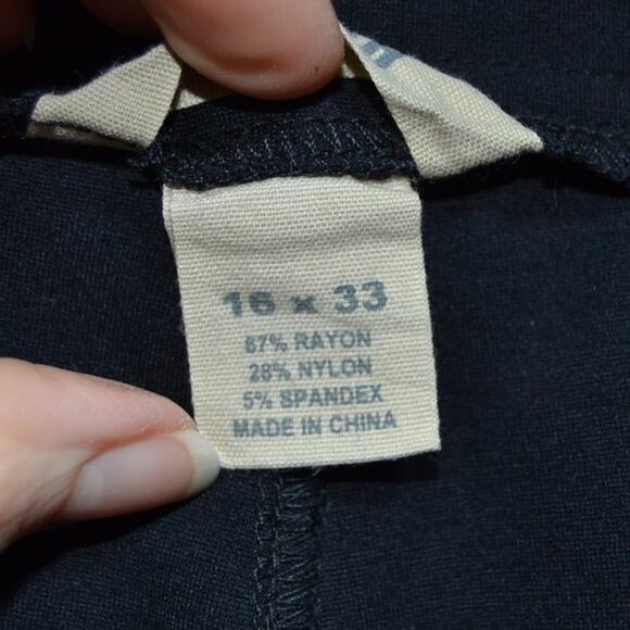 Duluth Trading Co Woman's Black Cargo Pants 16X33 - Picture 7 of 8